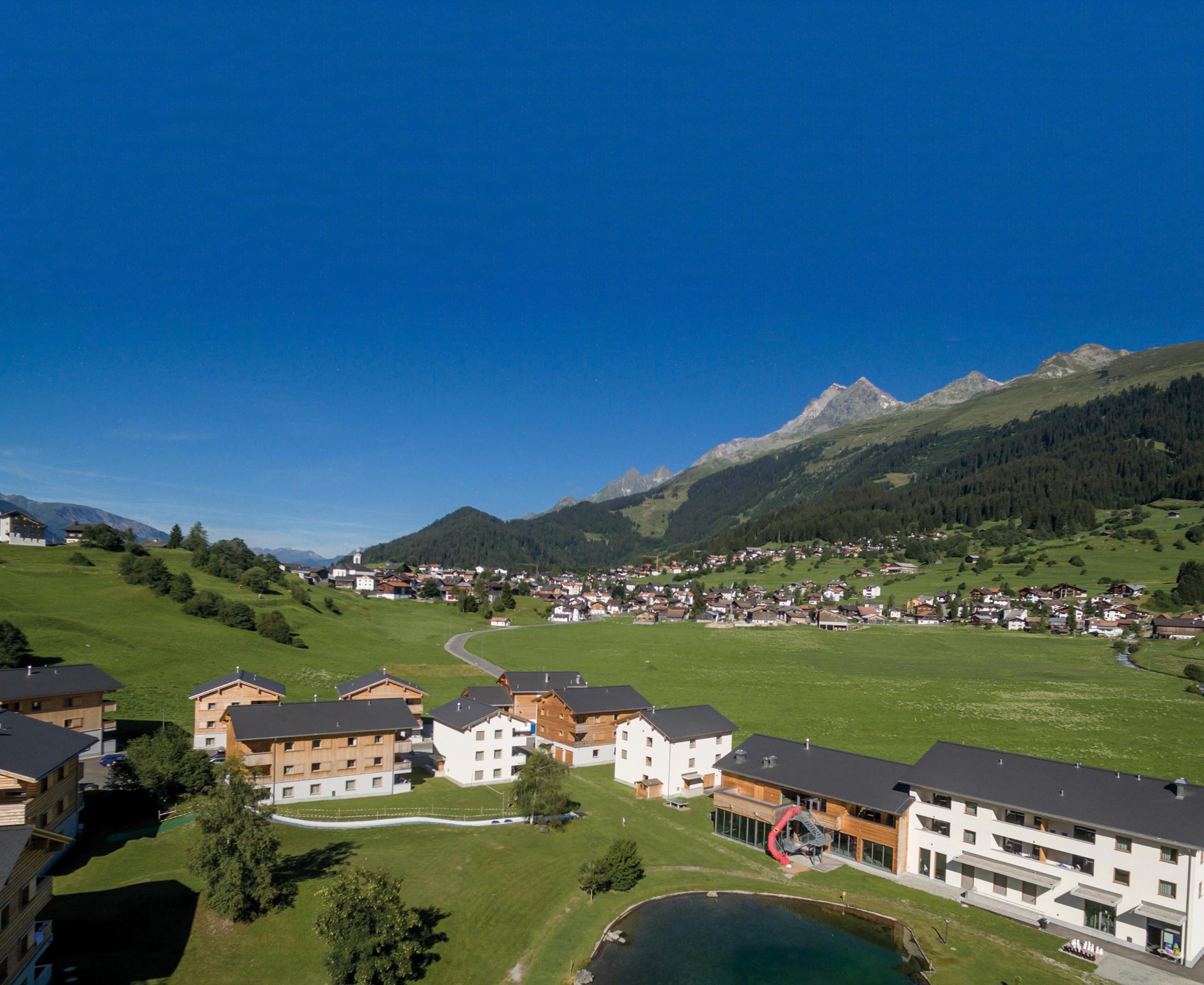 Visit Graubunden Pradas Resort Drohne Morgens 21 Print