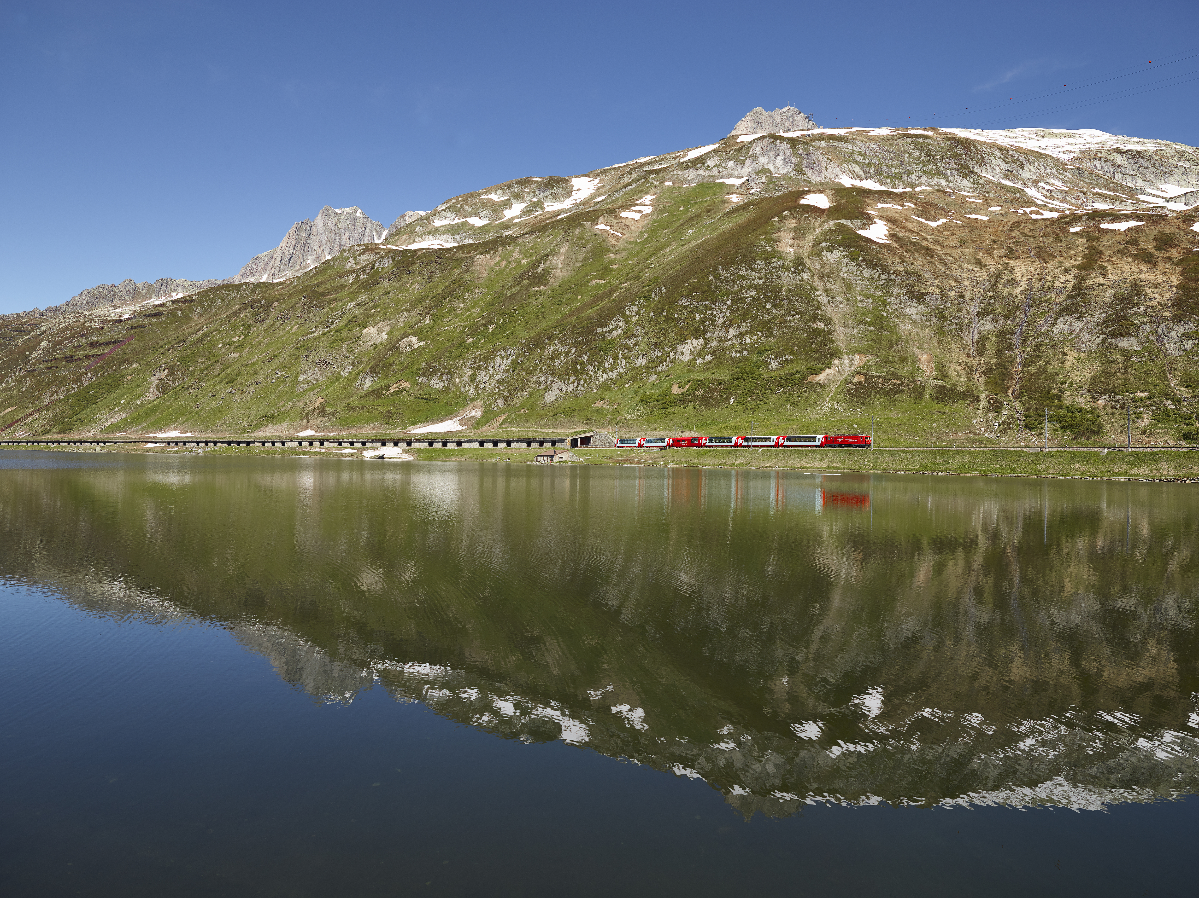 Glacier Express Am Oberalpsee (2)