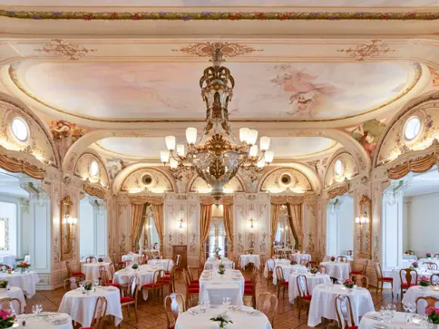 Grand Restaurant 1