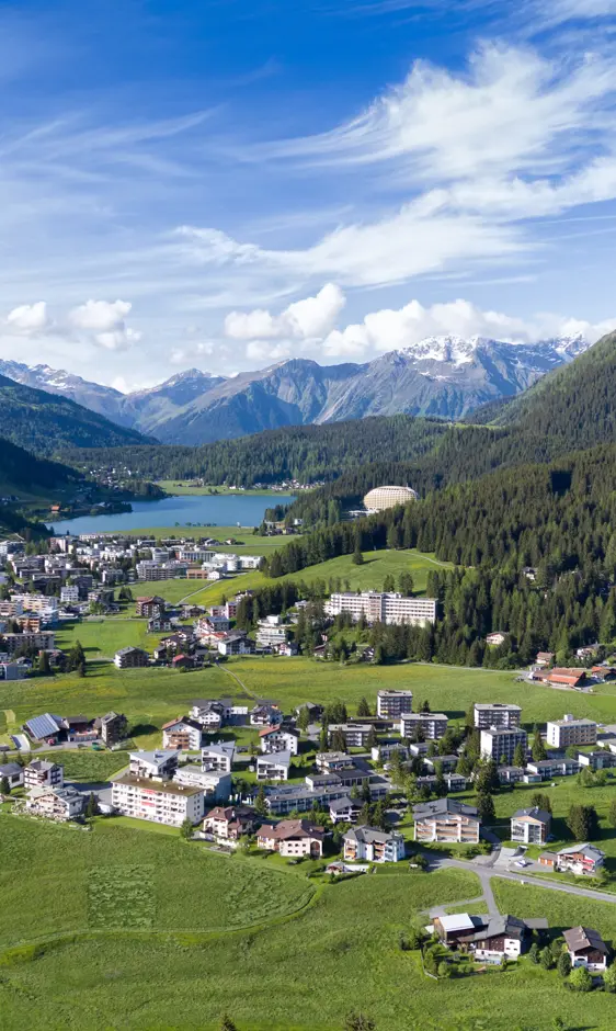Davos Von Oben See Interconti Stadt Berge©Marcelgiger