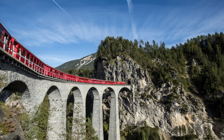 Bahnreisen Berguen Landwasser Viadukt Bernina Strecke